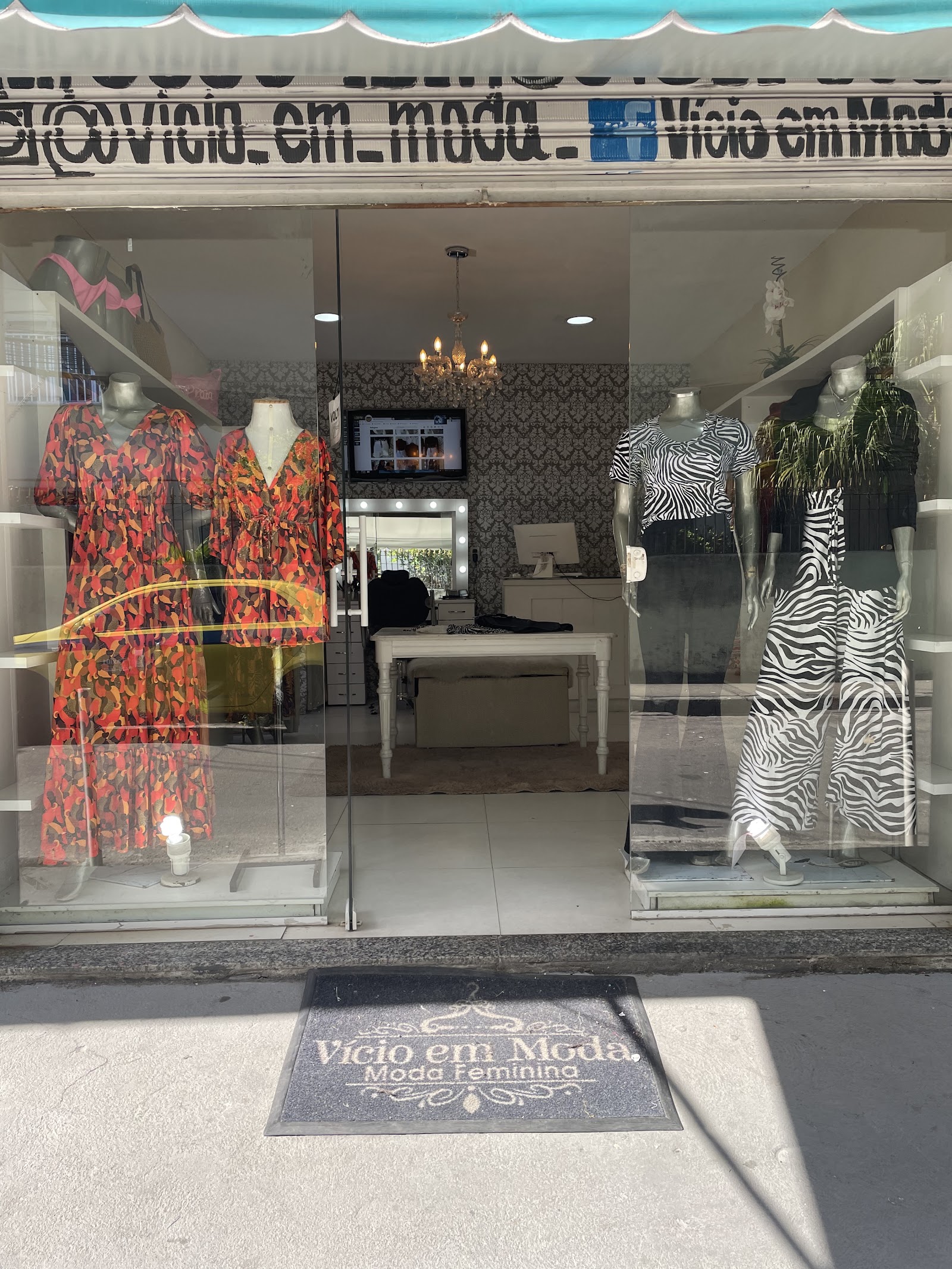 Vitrine da loja Vício em Moda em Taquara